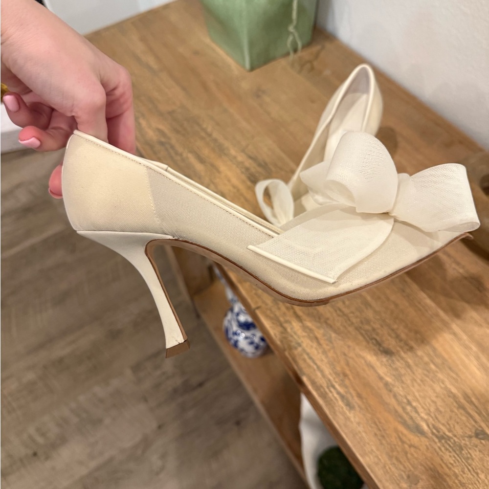 Jimmy Choo Ivory Bow Heels - Picture 4 of 7